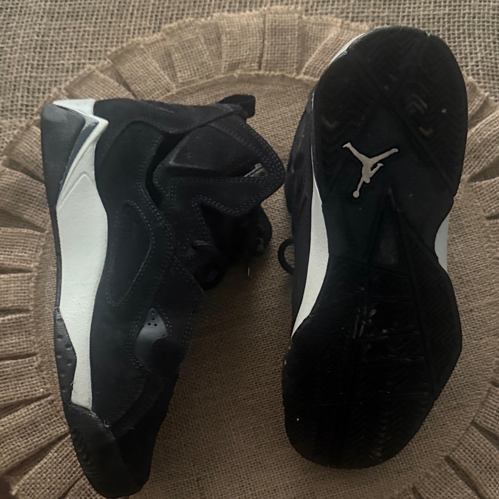 Nike Jordan True Flight Black and White Great Condition. Size 4Y - Picture 9 of 11